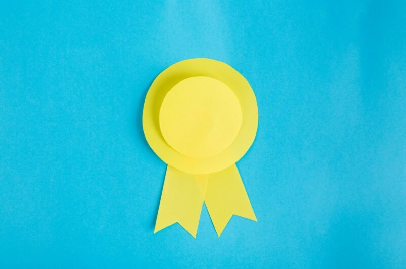 Photo by Brands&People yellow and white star illustration